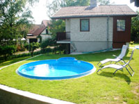 Chalet Bechyně - garden, swimming pool