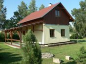 chalet Bohdalín - view of the chalet and the garden